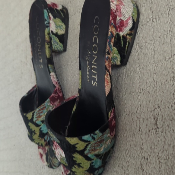 Coconuts by Matisse size 8 slides - Picture 4 of 5